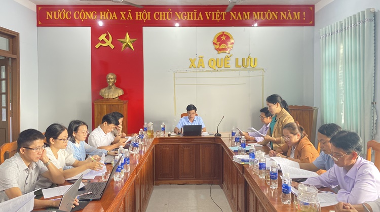 Phó Chủ tịch UBND huyện - Nguyễn Ngọc Hoàng Việt làm việc với xã Quế Lưu về xây dựng Nông thôn mới