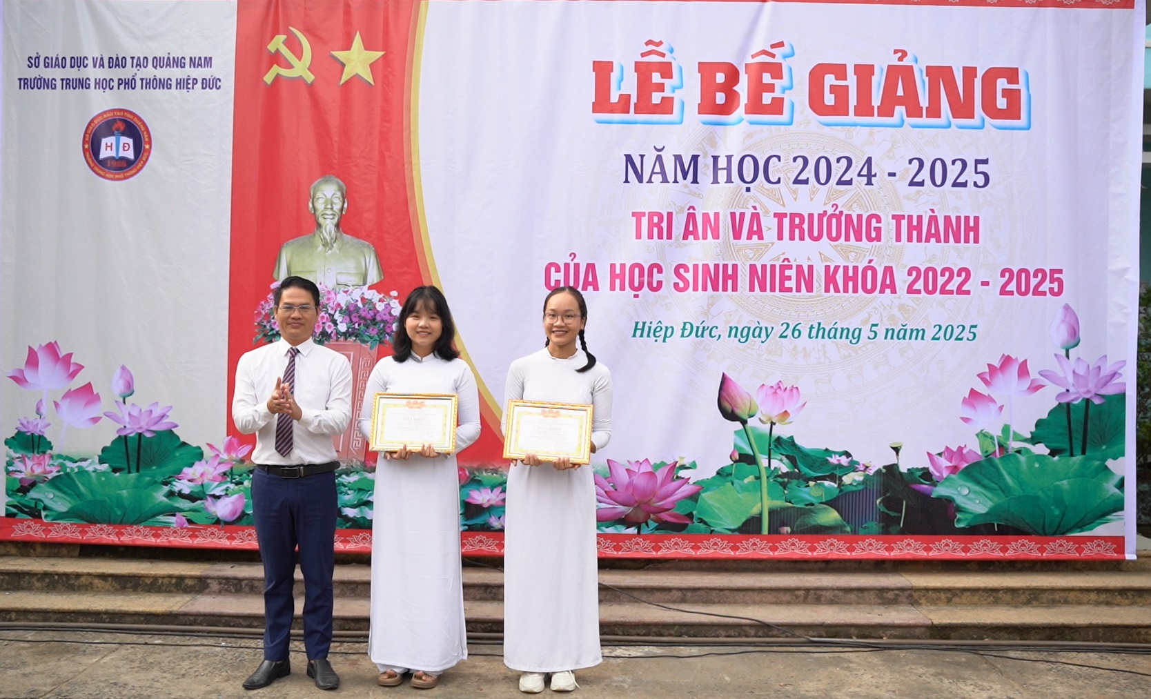 Đồng chí Nguyễn Văn Nam - Phó Bí thư Huyện ủy, Chủ tịch UBND huyện dự Lễ bế giảng năm học 2024-2025 Trường THPT Hiệp Đức